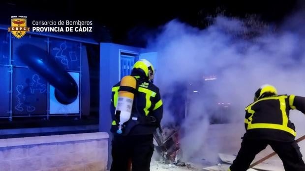 Incendio en el McDonalds en centro comercial El Camino