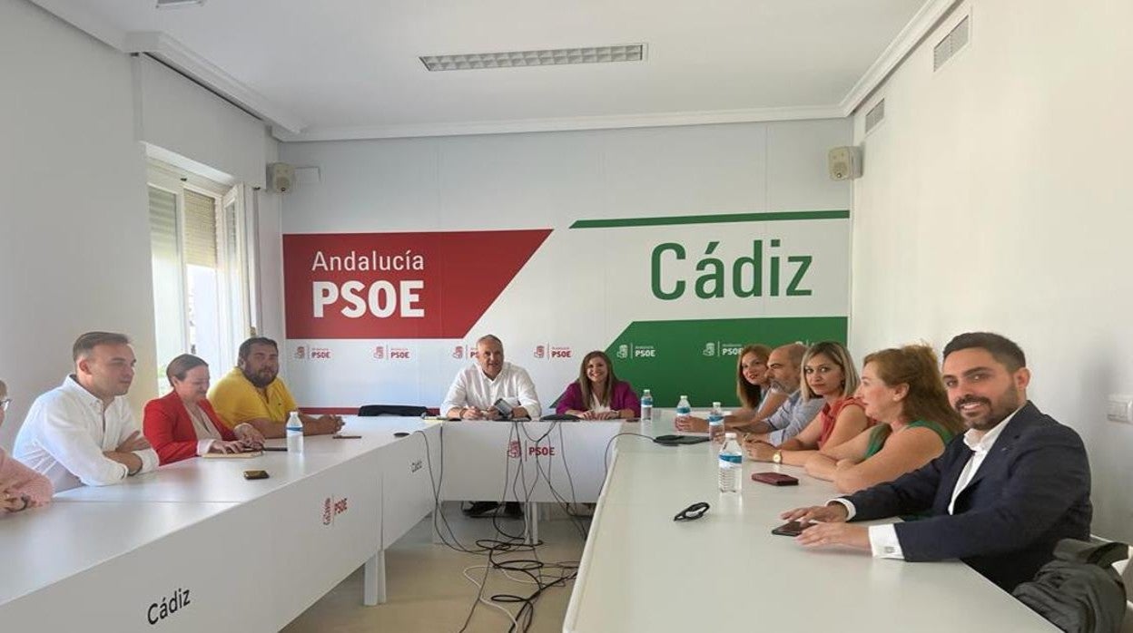 Momento de la reunión en la sede provicnial del PSOE