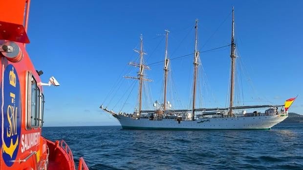 El Juan Sebastián de Elcano llega a La Coruña encarando el final de su viaje