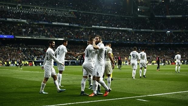 El Madrid se clasifica, pero recibe un serio aviso