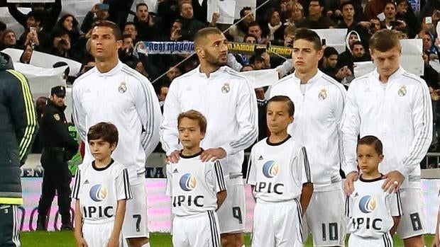 Campaña contra Benzema por escupir tras sonar La Marsellesa en el Bernabéu