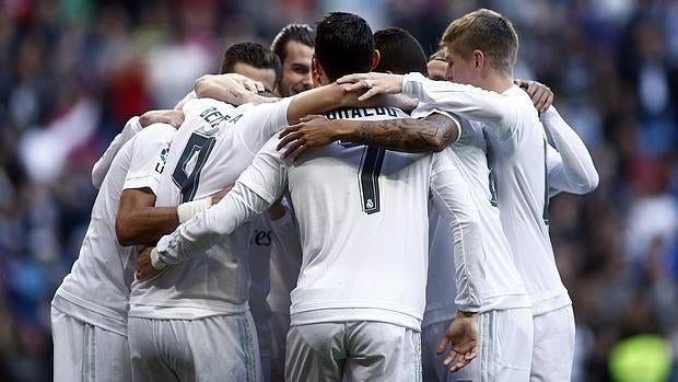 Benzema marca dos goles tras dos meses de sequía