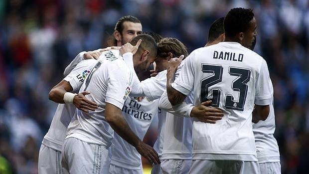 El Madrid calma con goles a un estadio inquieto