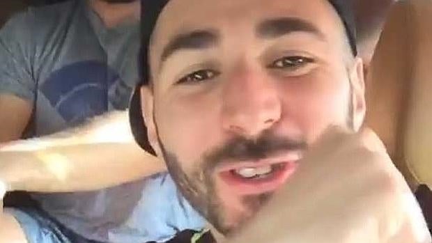 ¿Otra irresponsabilidad de Benzema en un coche?