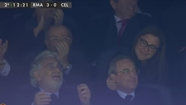 El beso de alivio de la hija de Florentino