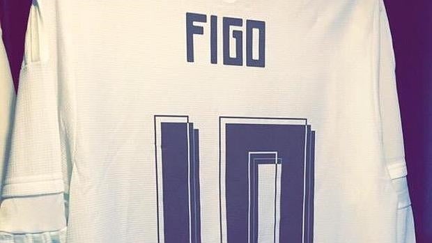 Figo incendia las redes con su apoyo al Real Madrid en el clásico