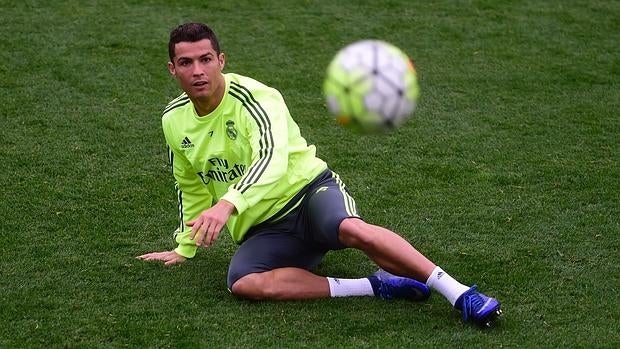 Cristiano se reúne en París con el jeque del PSG