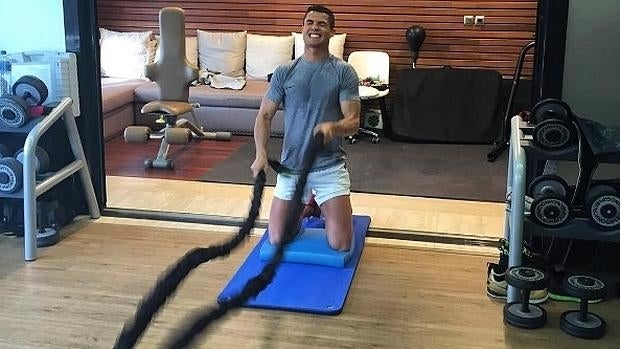 Así se cura Cristiano Ronaldo de su rotura muscular