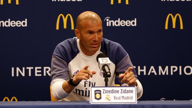 Zidane no descarta fichajes