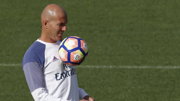 Zidane: «El Barça sin Messi es mucho peor, pero no me gusta esa palabra»