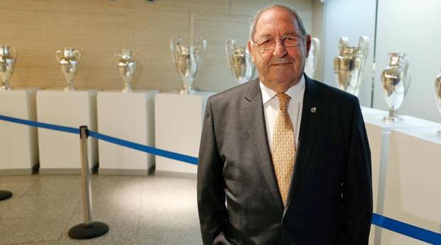 Ovación histórica a Gento al ser proclamado nuevo presidente de honor del Real Madrid