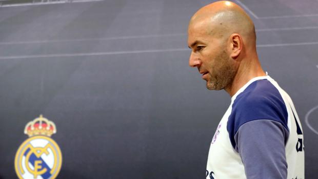 Zidane pone el dedo en la herida