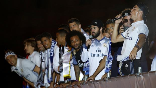 Los jugadores del Real Madrid se acordaron de Gerard Piqué en Cibeles