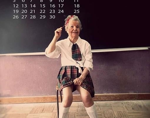 Trece abuelitas «sexys» calientan la Red con un calendario erótico