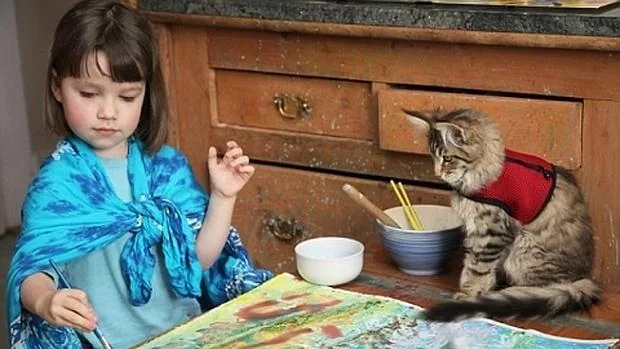 Cómo la vida de Iris, una niña autista, cambió cuando su gata Thula llegó a ella