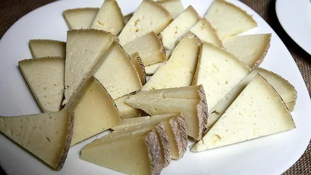El queso es uno de los alimentos con más sal de los que ingerimos a diario