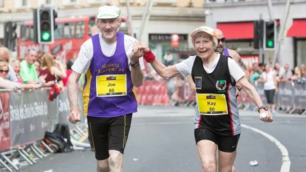 La adorable pareja de abuelos que completa maratones de la mano