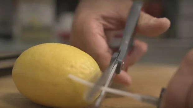 El limón no solo sirve para darle un toque ácido a los refrescos
