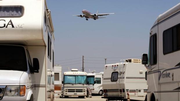 Así es la pequeña comunidad de empleados en el aeropuerto internacional de Los Ángeles