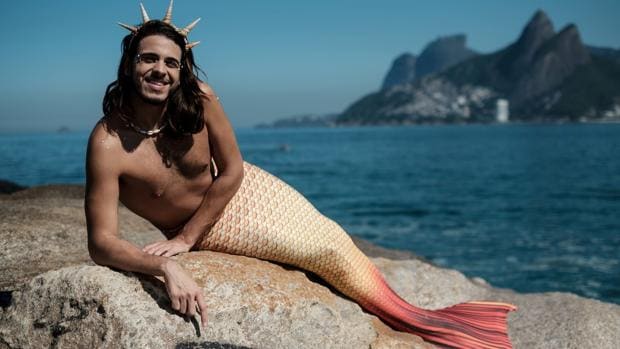 David Moreira, el sireno que nada por la playa de Río de Janeiro