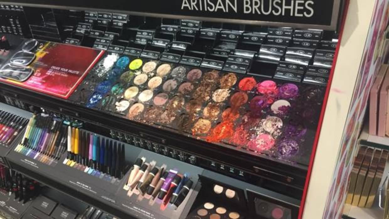 Facebook: Un niño destruye más de 1.000 euros en maquillaje en una conocida tienda de cosméticos