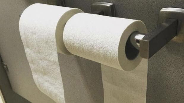 La solución definitiva al enigma del papel higiénico, ¿cómo se cuelga?