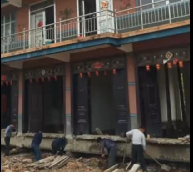 Un hombre chino manda desplazar su casa entera 40 metros por la construcción de una nueva carretera