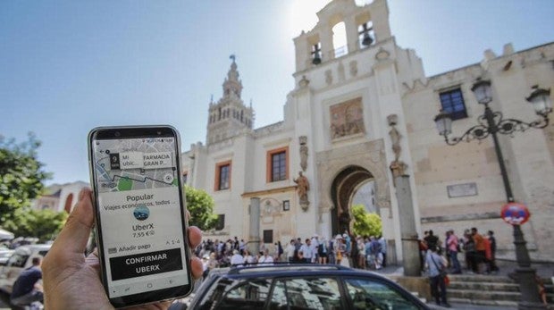 Una mujer contrata un Uber para ir a un hotel con su amante y el conductor resulta ser su esposo