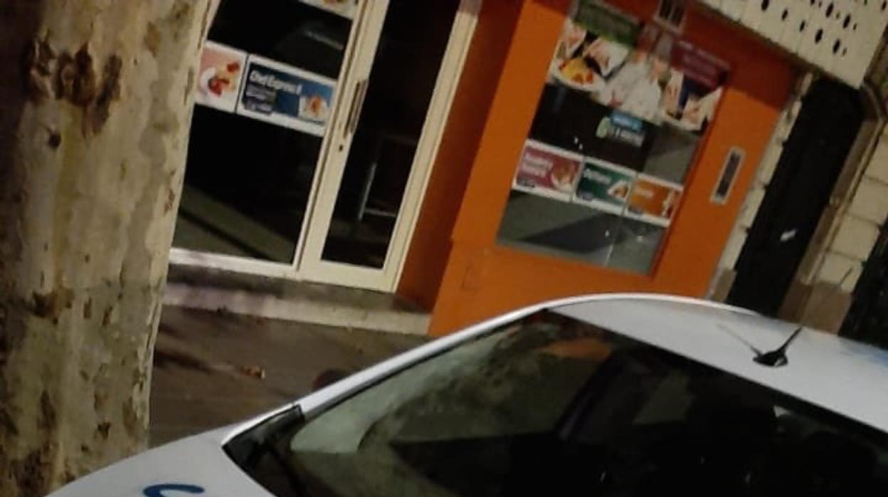 Llena el coche de su expareja de pintadas en venganza porque le bloqueó de WhatsApp