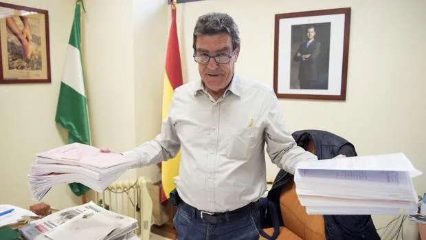 El juez Emilio Calatayud pide que vuelva la mili «para ellos y para ellas»