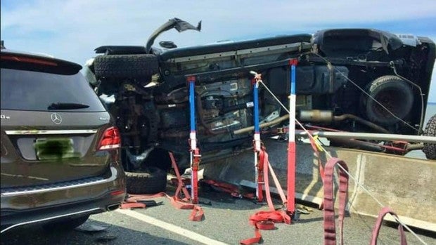 Un héroe anónimo rescata a un bebé que había caído al agua desde un puente tras salir despedido de un coche