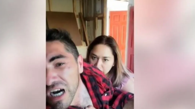 «Miren cómo me pega»: el vídeo viral en el que un hombre denuncia ser maltratado por su expareja