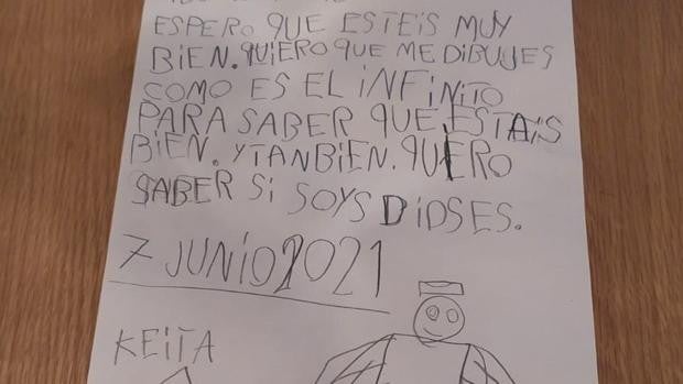 La conmovedora carta de un niño de siete años a sus abuelos fallecidos: «Quiero saber si sois dioses»