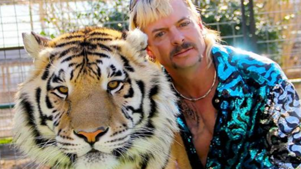 Reducen la condena a Joe Exotic por matar cinco tigres y tras intentar asesinar a la mujer que lo delató