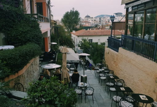 El barrio de Plaka cuenta con una gran variedad de terrazas y muchas vida diurna y nocturna.