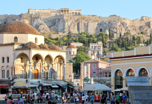 Atenas es una ciudad con una actividad incesante y un rico patrimonio histórico.