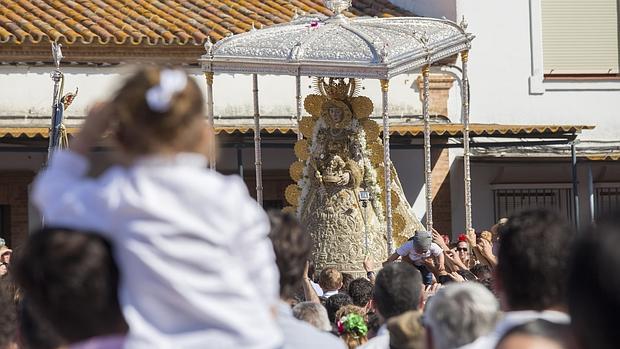 Una procesión sufrida para la Virgen del Rocío