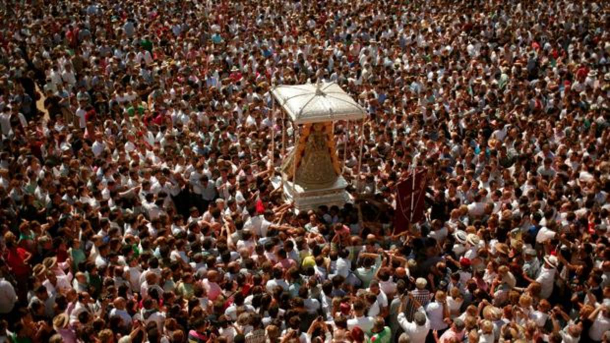 La Romería de El Rocío volverá a congregar cientos de miles de personas en la aldea almonteña