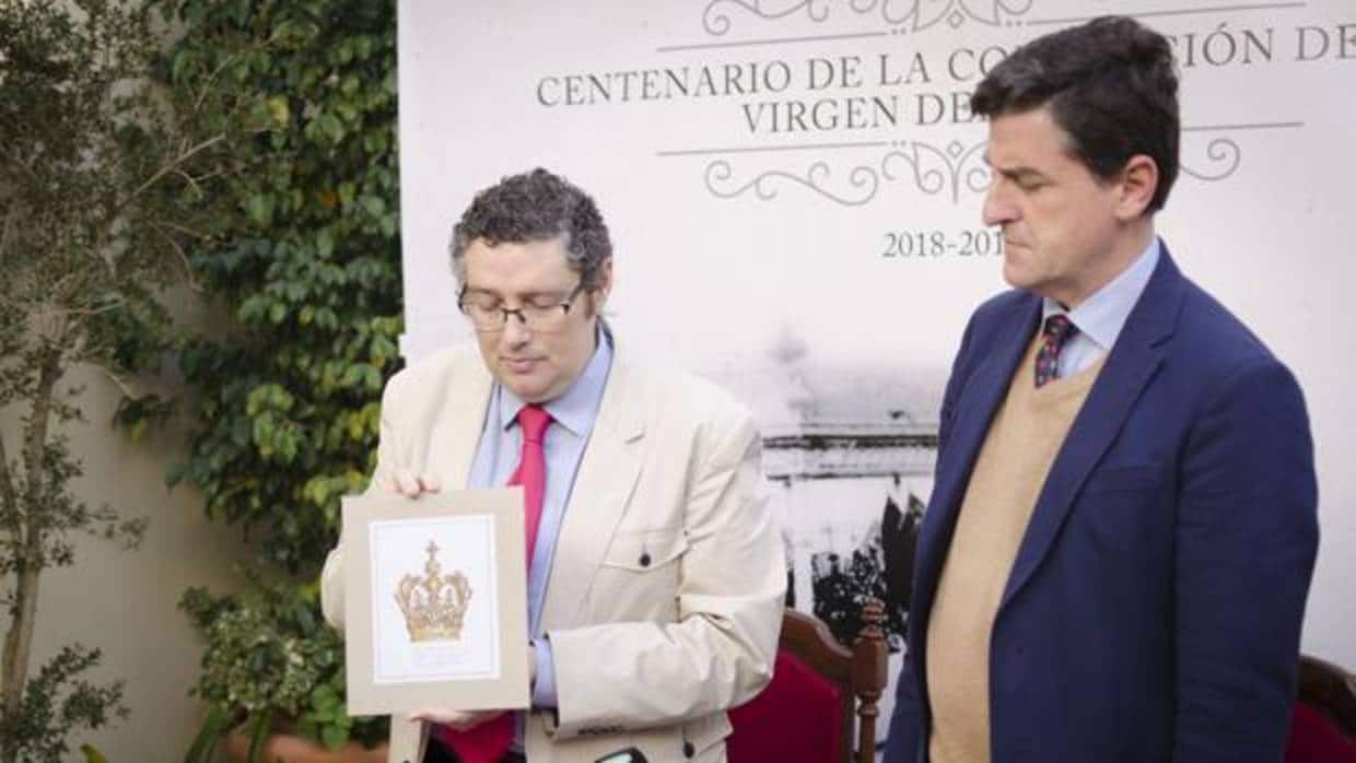 Juan Ignacio Reales y Santiago Padilla presentan el proyecto de corona para el Pastorcito