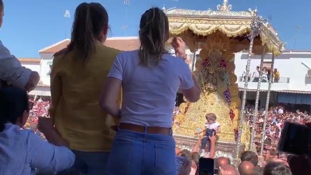 Las hermanas Romero cantan a la Virgen del Rocío