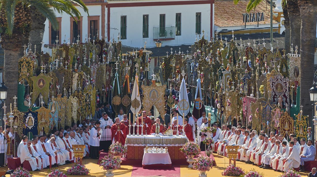 Misa Pontifical en la Romería del Rocío