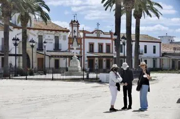 Los almonteños sobre la Virgen del Rocío: Ella es una persona y no va a  ser restaurada sino intervenida