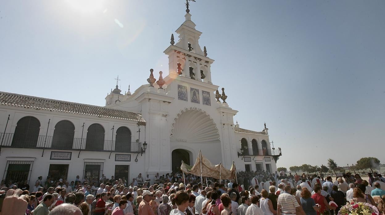 Santuario de la Virgen del Rocío en la aldea