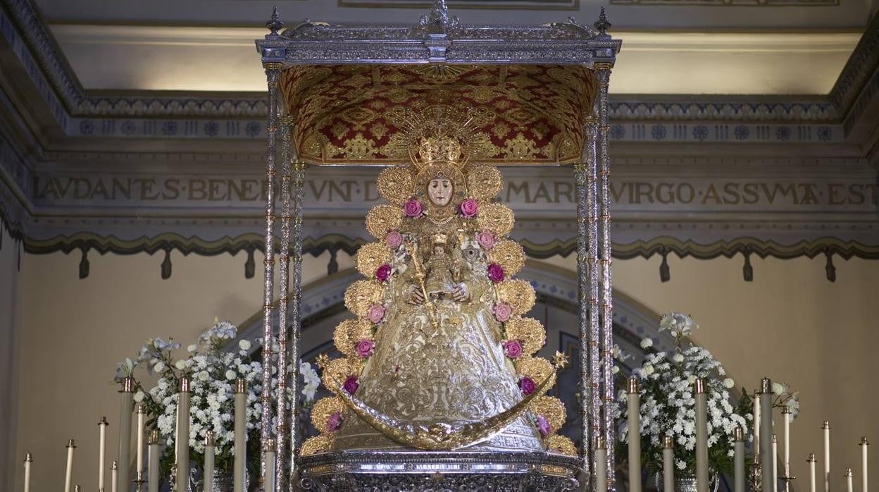 La Virgen del Rocío en la parroquia de la Asunción de Almonte