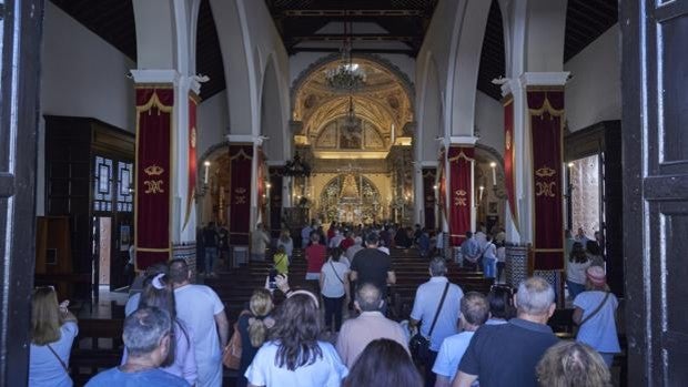 Todo listo para la procesión de la Virgen del Rocío como Reina por Almonte