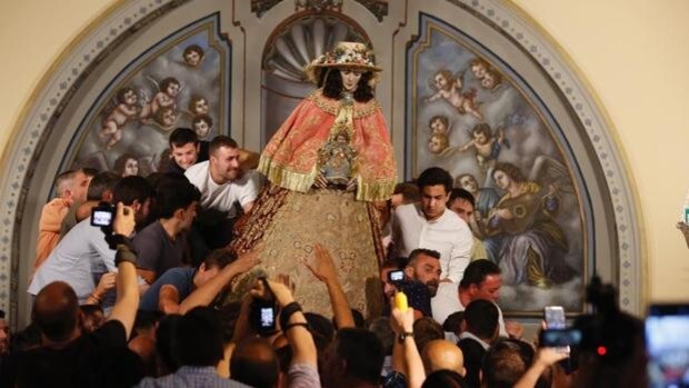 Fotos: Imágenes de la Virgen del Rocío vestida de Pastora para el Traslado  al santuario 2022