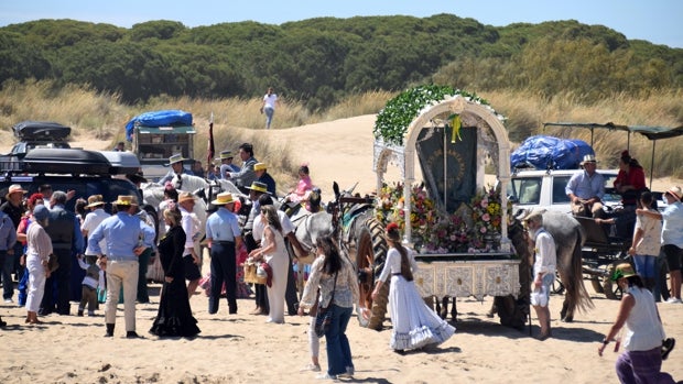 Los romeros de la provincia de Cádiz ya caminan por Doñana