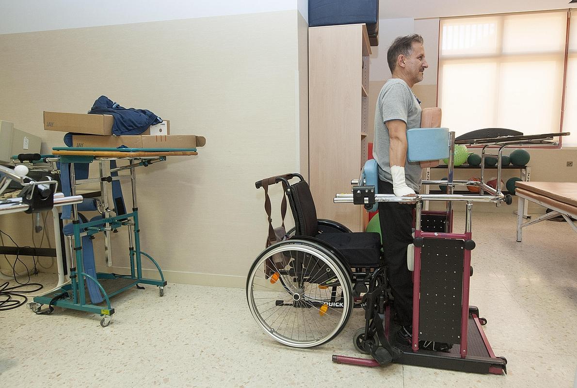 Paciente de la Unidad de Lesionados Medulares del Hospital San Juan de Dios del Aljarafe, en Bormujos