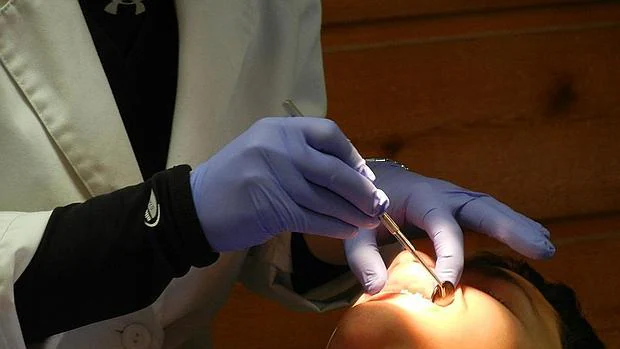 Un estudio encuentra una relación entre la periodontitis y el cáncer de mama