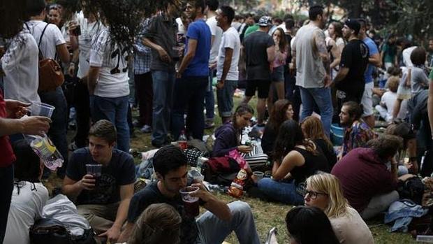 'Botellón' en el campus de la UCM